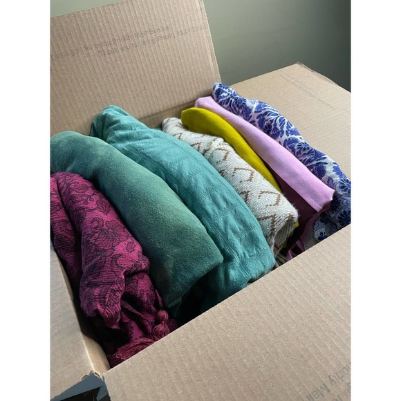 Reseller Mystery Box Women's Clothing Medium to XL - Picture 2 of 6